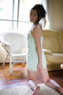 Airi Suzuki feet photo thumbnail