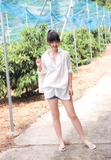 Airi Suzuki feet photo thumbnail