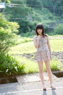 Airi Suzuki feet photo thumbnail