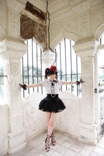 Airi Suzuki feet photo thumbnail
