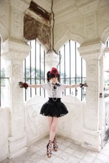 Airi Suzuki feet photo thumbnail