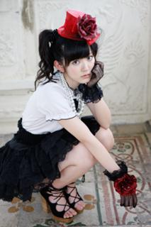 Airi Suzuki feet photo thumbnail