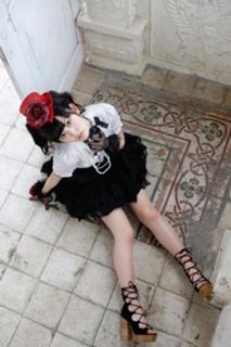 Airi Suzuki feet photo thumbnail