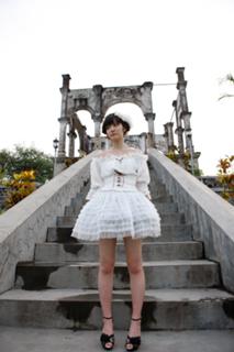 Airi Suzuki feet photo thumbnail