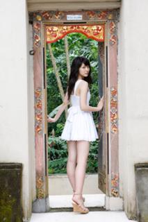 Airi Suzuki feet photo thumbnail