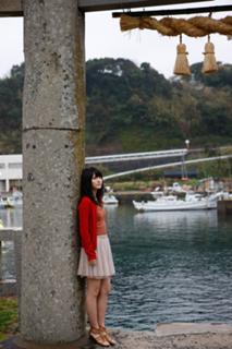 Airi Suzuki feet photo thumbnail