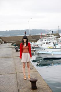 Airi Suzuki feet photo thumbnail