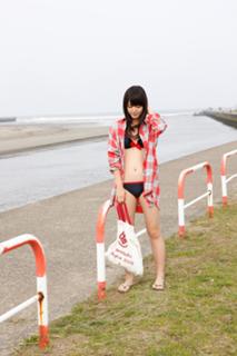 Airi Suzuki feet photo thumbnail