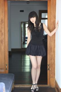 Airi Suzuki feet photo thumbnail