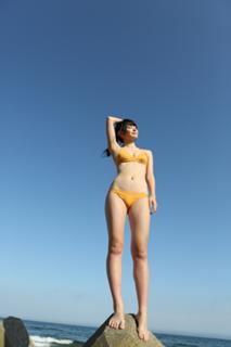 Airi Suzuki feet photo thumbnail