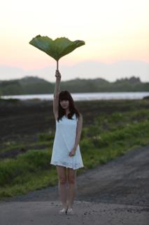 Airi Suzuki feet photo thumbnail