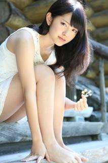 Airi Suzuki feet photo thumbnail