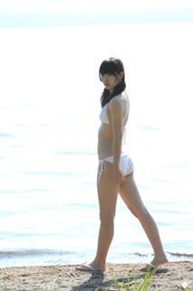 Airi Suzuki feet photo thumbnail