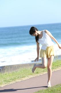 Airi Suzuki feet photo thumbnail