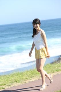 Airi Suzuki feet photo thumbnail