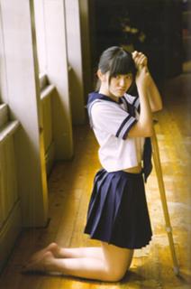 Airi Suzuki feet photo thumbnail