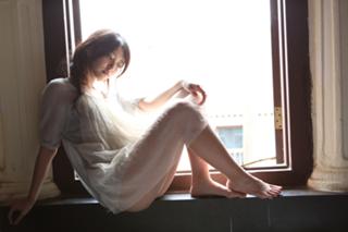 Airi Suzuki feet photo thumbnail