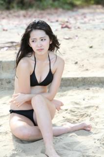 Airi Suzuki feet photo thumbnail