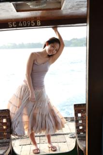 Airi Suzuki feet photo thumbnail