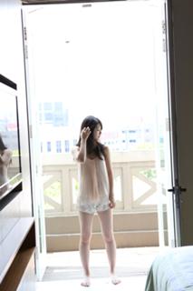 Airi Suzuki feet photo thumbnail