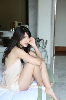 Airi Suzuki feet photo thumbnail