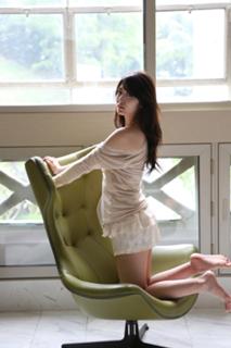 Airi Suzuki feet photo thumbnail