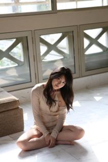 Airi Suzuki feet photo thumbnail