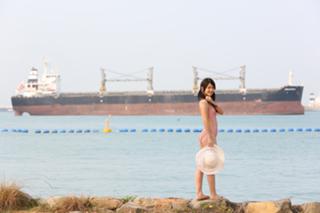 Airi Suzuki feet photo thumbnail