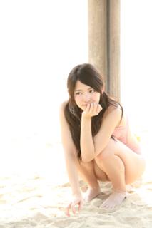 Airi Suzuki feet photo thumbnail