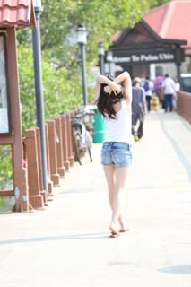 Airi Suzuki feet photo thumbnail