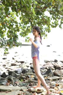 Airi Suzuki feet photo thumbnail