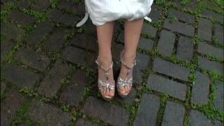 Airi Suzuki feet photo thumbnail