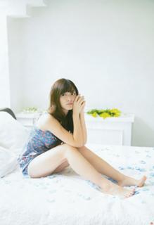 Airi Suzuki feet photo thumbnail
