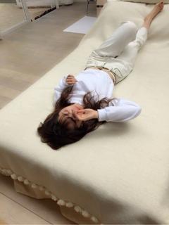Airi Suzuki feet photo thumbnail
