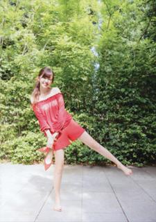 Airi Suzuki feet photo thumbnail