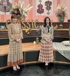Airi Suzuki feet photo thumbnail