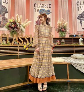 Airi Suzuki feet photo thumbnail