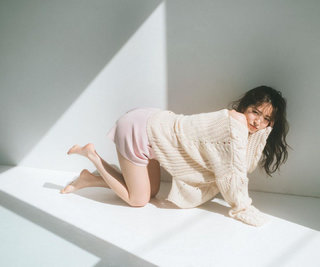 Airi Suzuki feet photo thumbnail