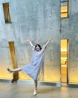 Airi Suzuki feet photo thumbnail