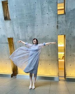 Airi Suzuki feet photo thumbnail