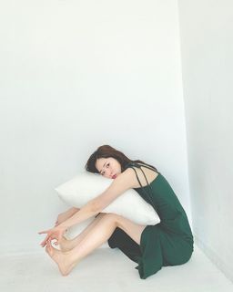 Airi Suzuki feet photo thumbnail