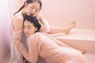 Airi Suzuki feet photo thumbnail