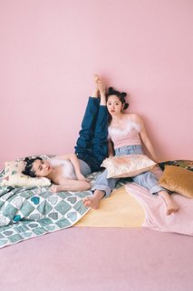 Airi Suzuki feet photo thumbnail