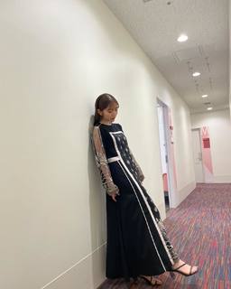 Airi Suzuki feet photo thumbnail