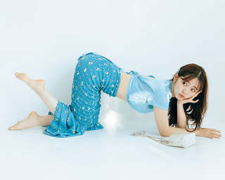 Airi Suzuki feet photo thumbnail
