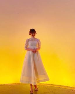 Airi Suzuki feet photo thumbnail