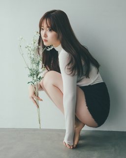 Airi Suzuki feet photo thumbnail