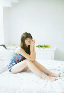 Airi Suzuki feet photo thumbnail