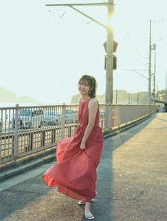 Airi Suzuki feet photo thumbnail