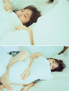 Airi Suzuki feet photo thumbnail